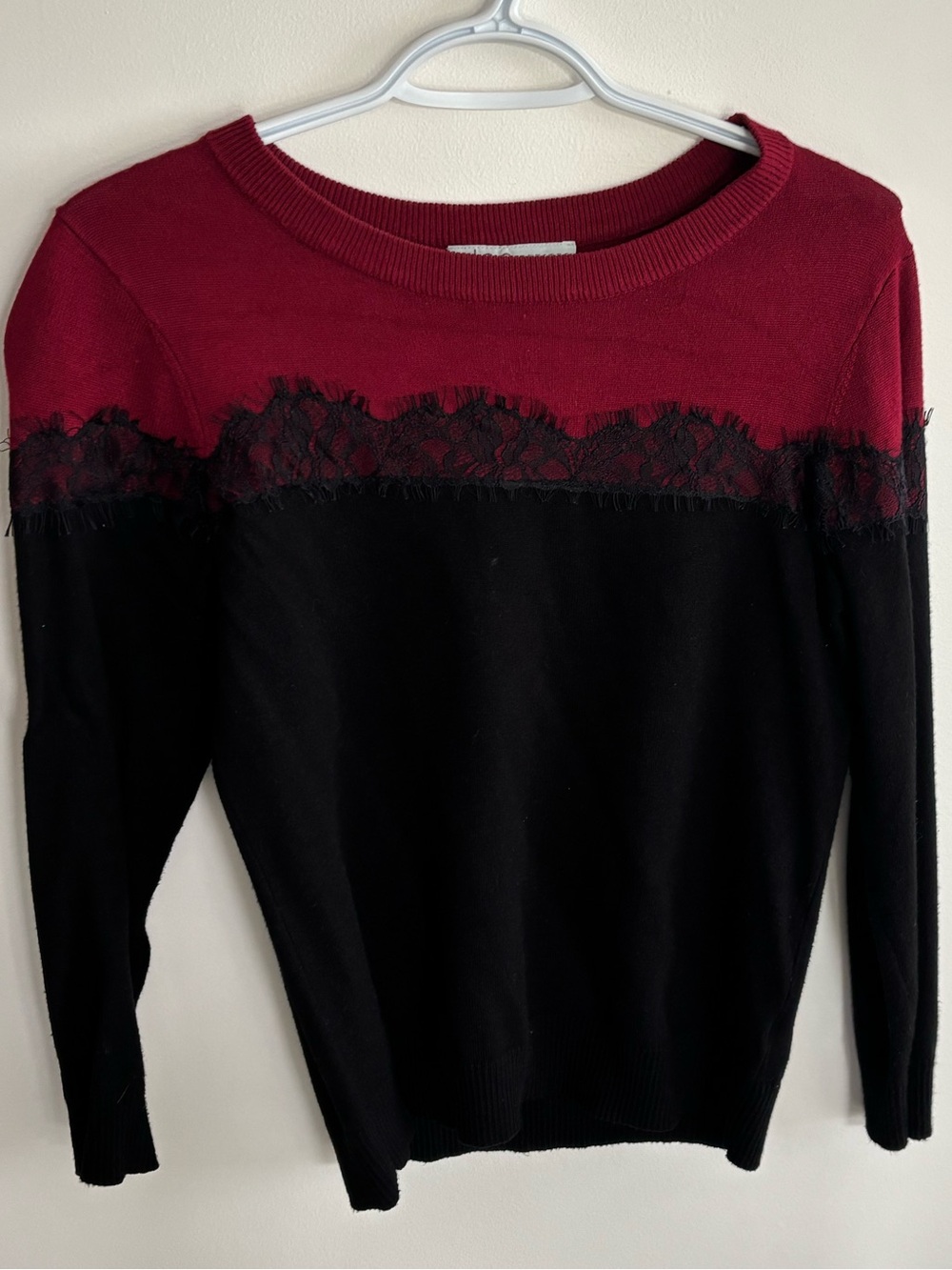 CLEO Two-Tone Lace Trim Sweater - Black & Burgundy